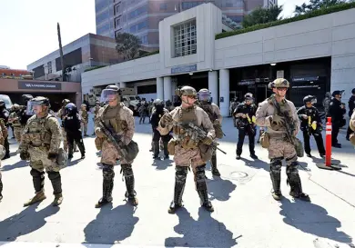 Ordenan retiro de 700 marines de Los Ángeles