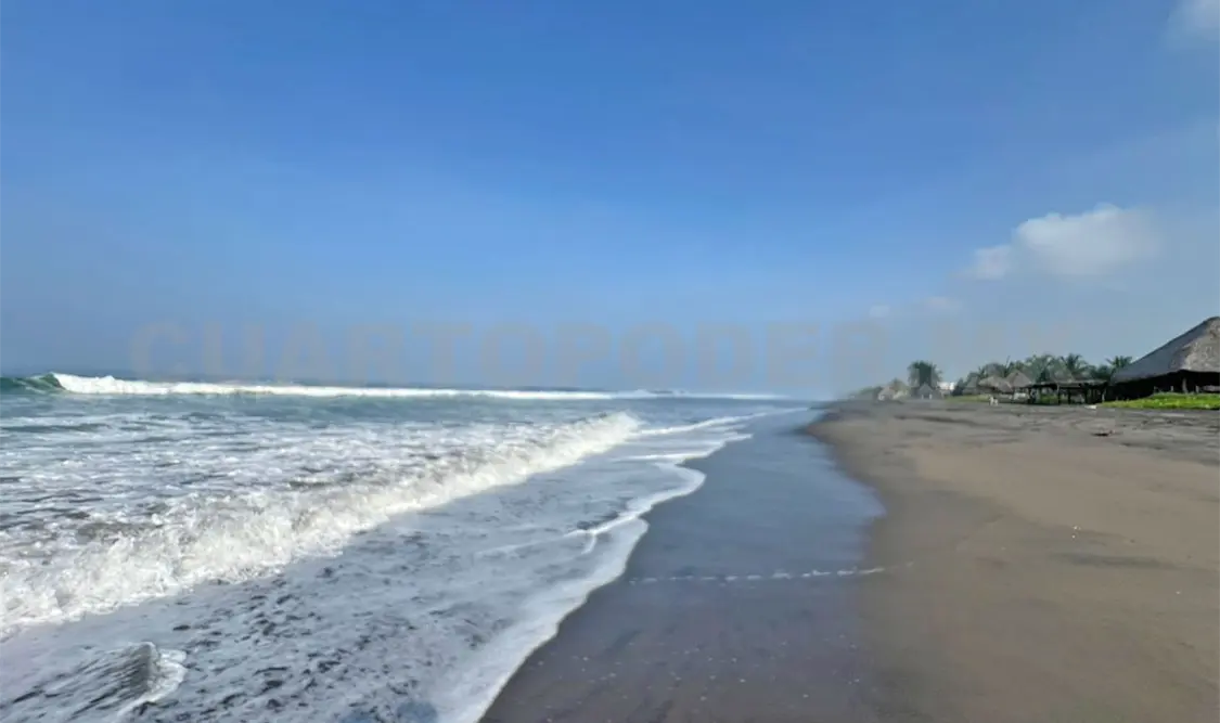 Aspecto del alto oleaje en las playas de Puerto Arista. CP