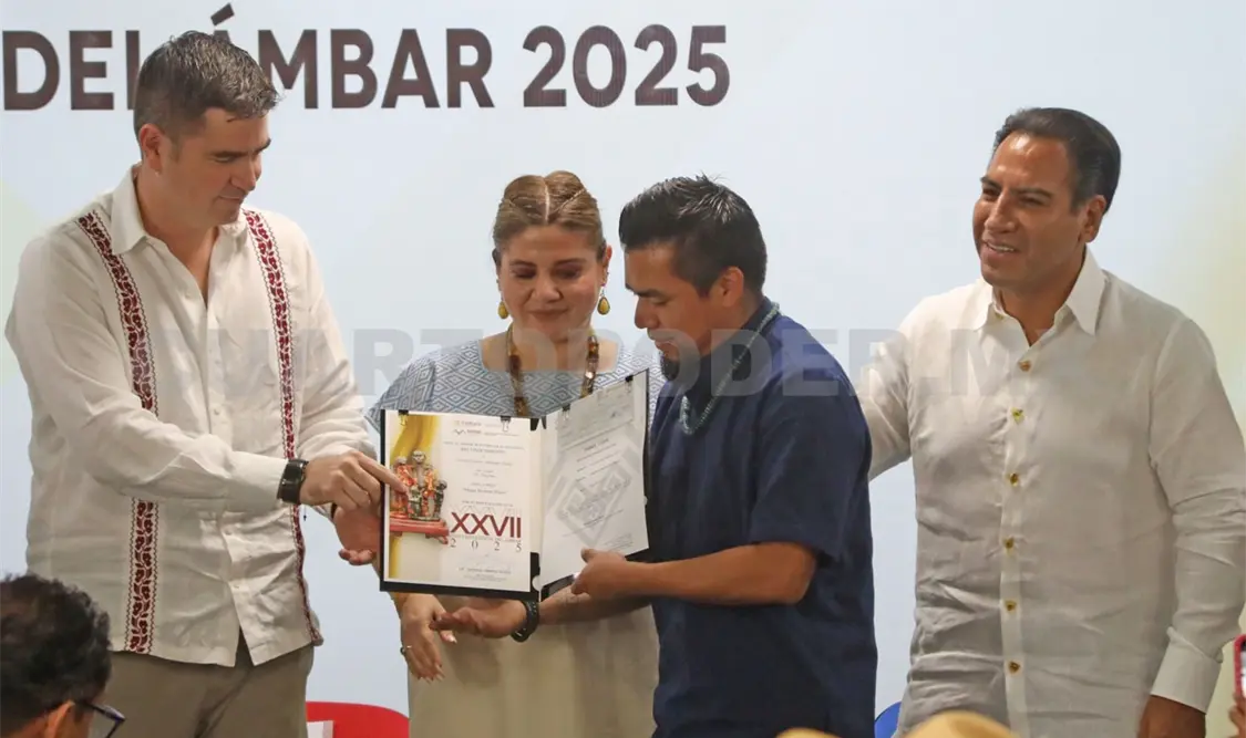 Agradecen al gobernador por su apoyo constante a la artesanía local. Carlos López / CP