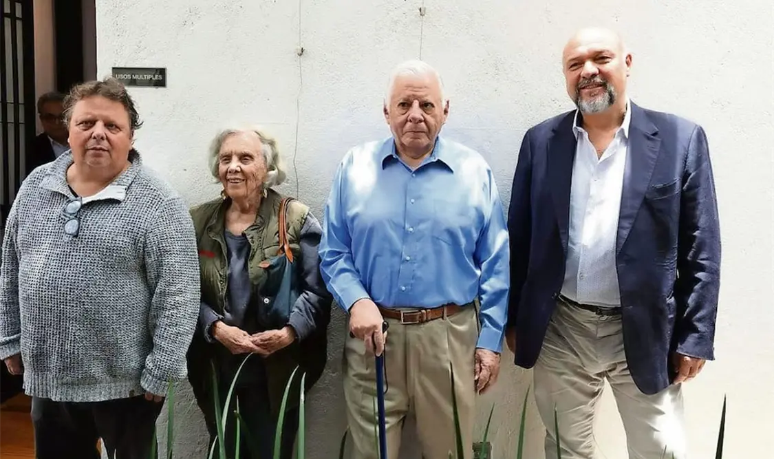 Se reunieron Felipe Haro, la escritora Elena Poniatowska, Jorge Ortega y Basilio Rodríguez, miembro del jurado.