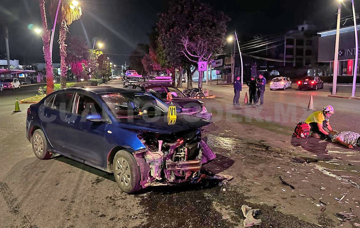 Dos heridos graves tras choque de automóviles