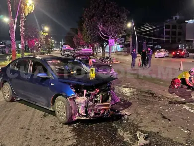 Dos heridos graves tras choque de automóviles
