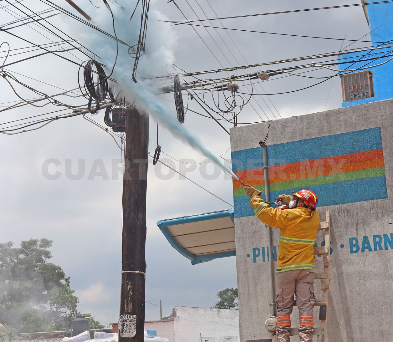 Postes saturados, un peligro constante