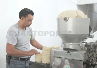 Buscan disminuir 5 % el precio de la tortilla
