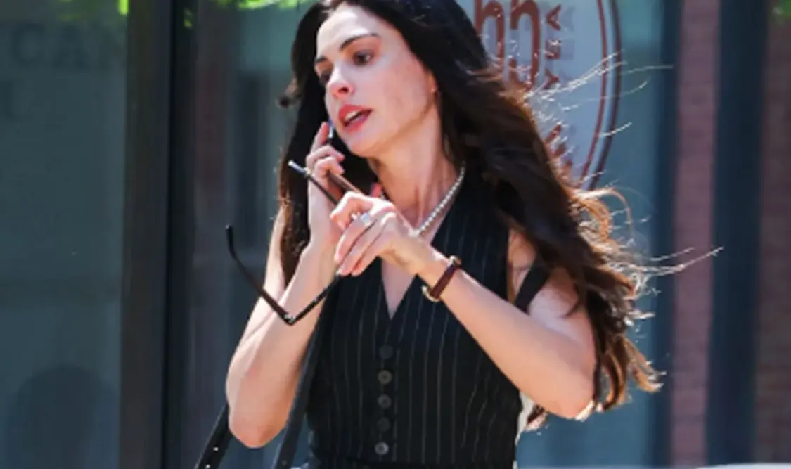 Hathaway regresa al trabajo