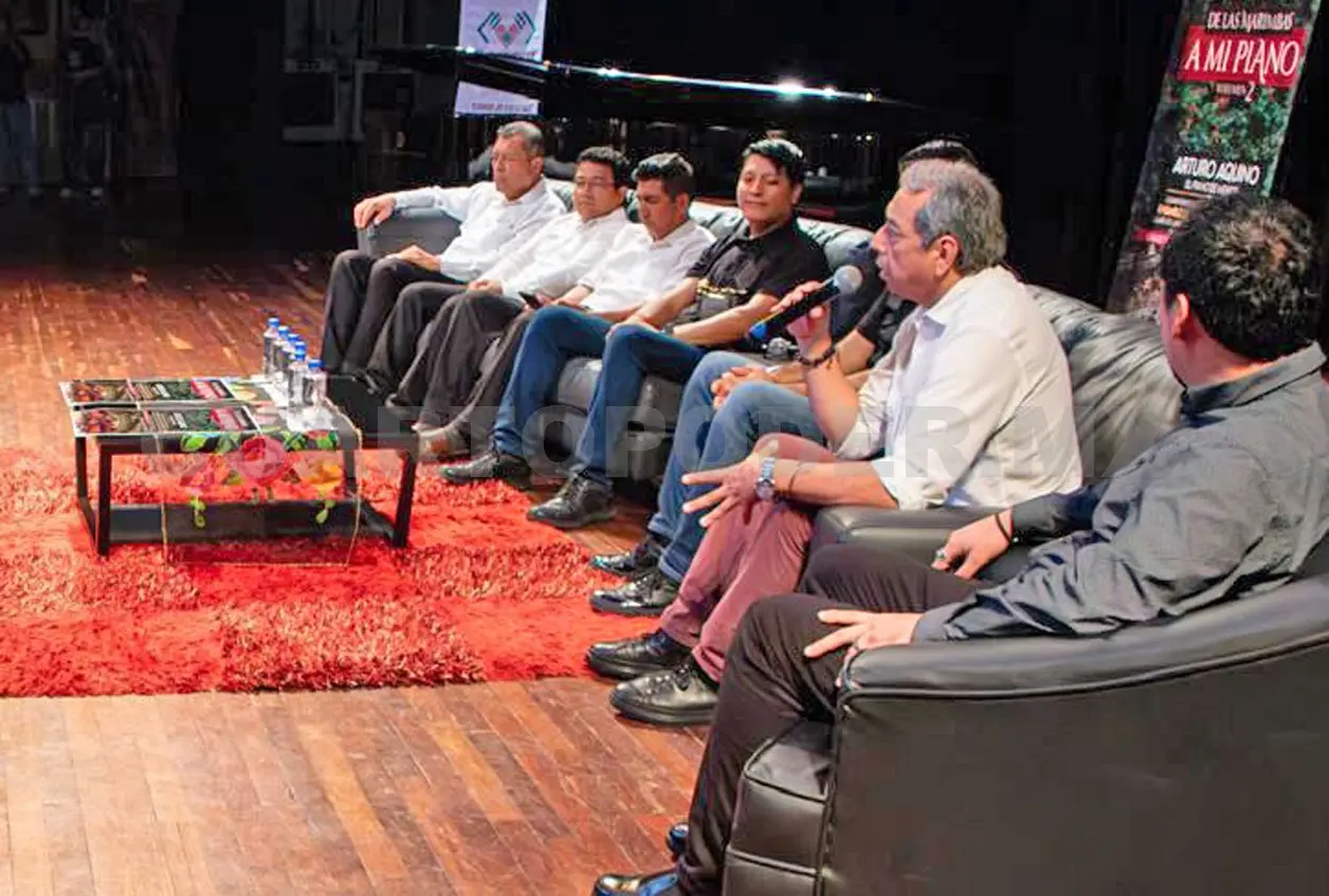 Piano, marimbas y baladas en el teatro