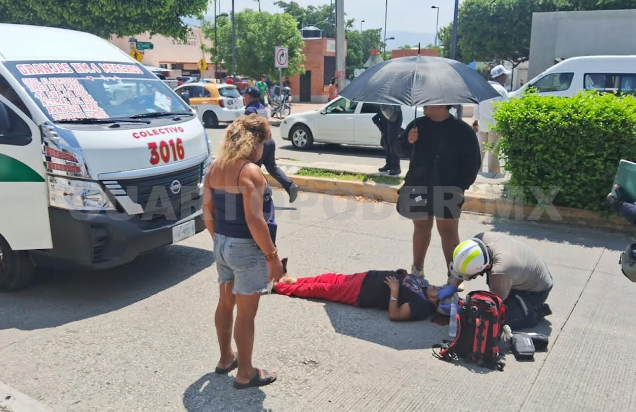 Atropella colectivo a adulta mayor y termina grave