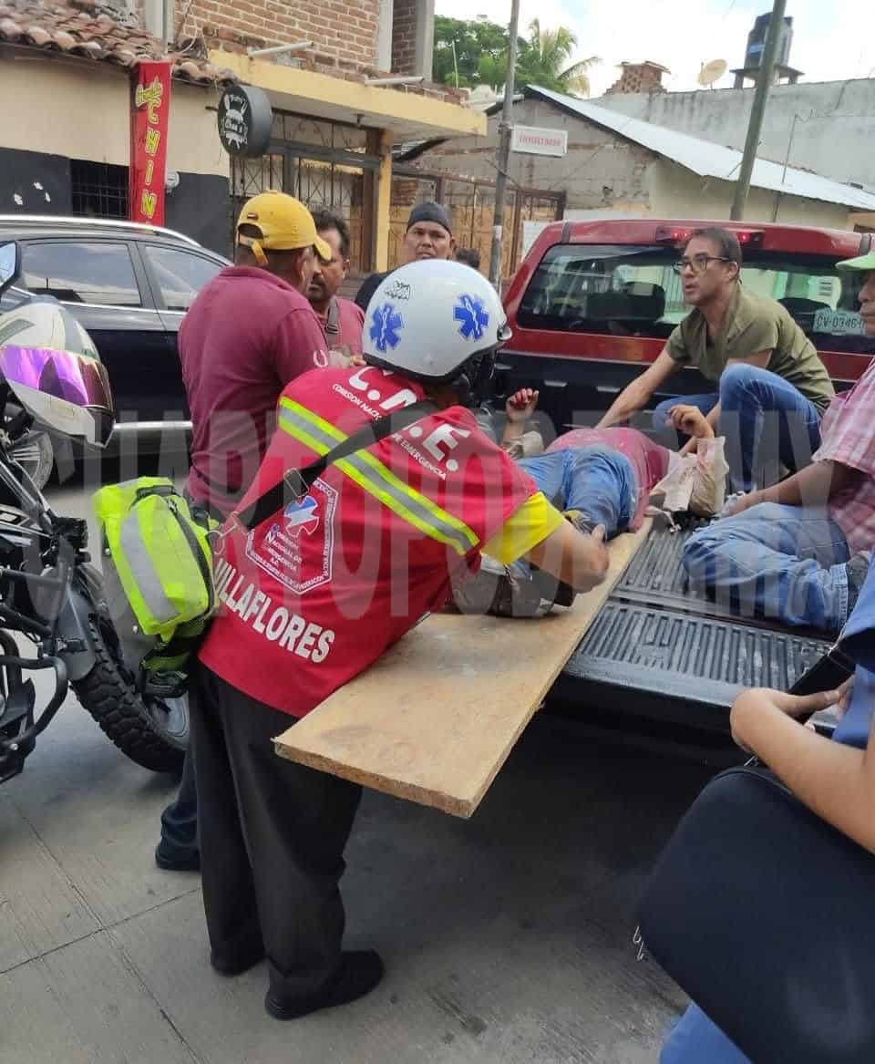 Pintor se desploma de segundo piso