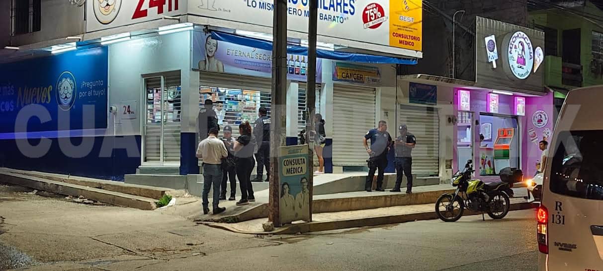 Asaltan farmacia y se llevan dinero