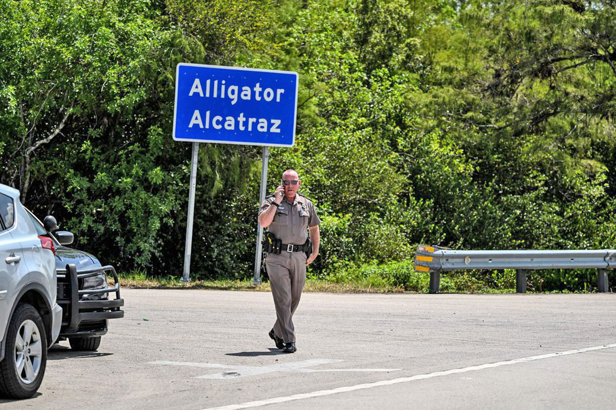 Mexicanos en Alcatraz no están incomunicados