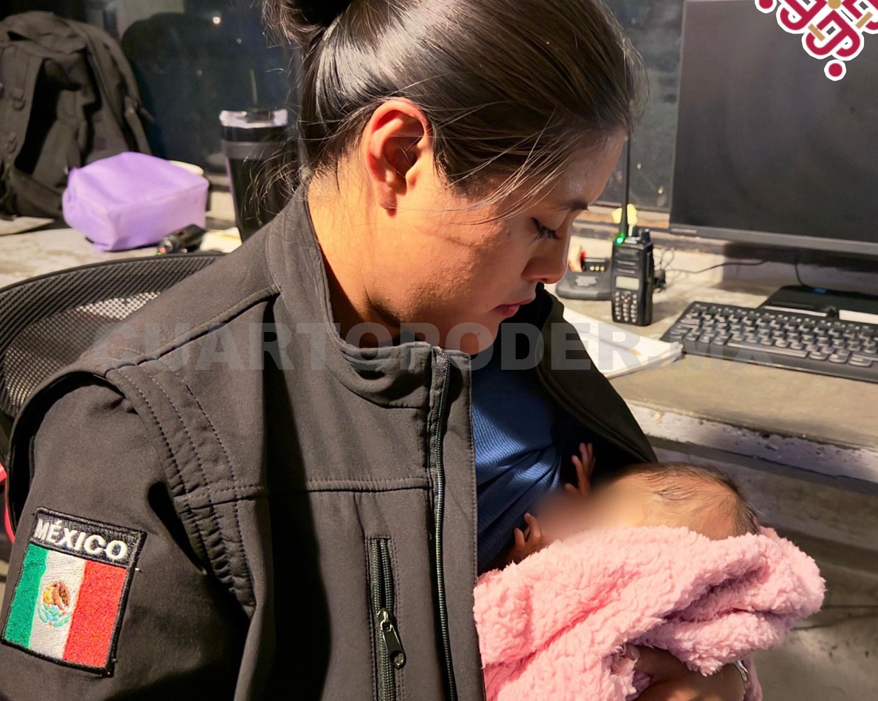 Policía amamanta a una bebé desnutrida