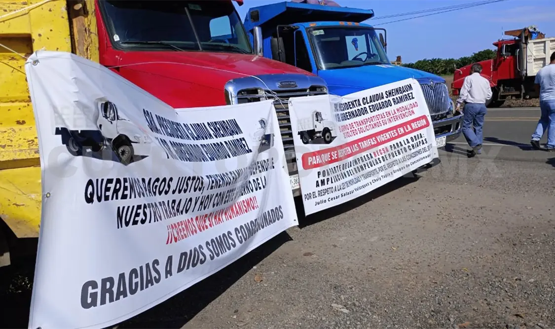 Los transportistas realizaron un plantón pacífico a la altura del entronque “Cuatro Milpas”. Víctor Sánchez / CP