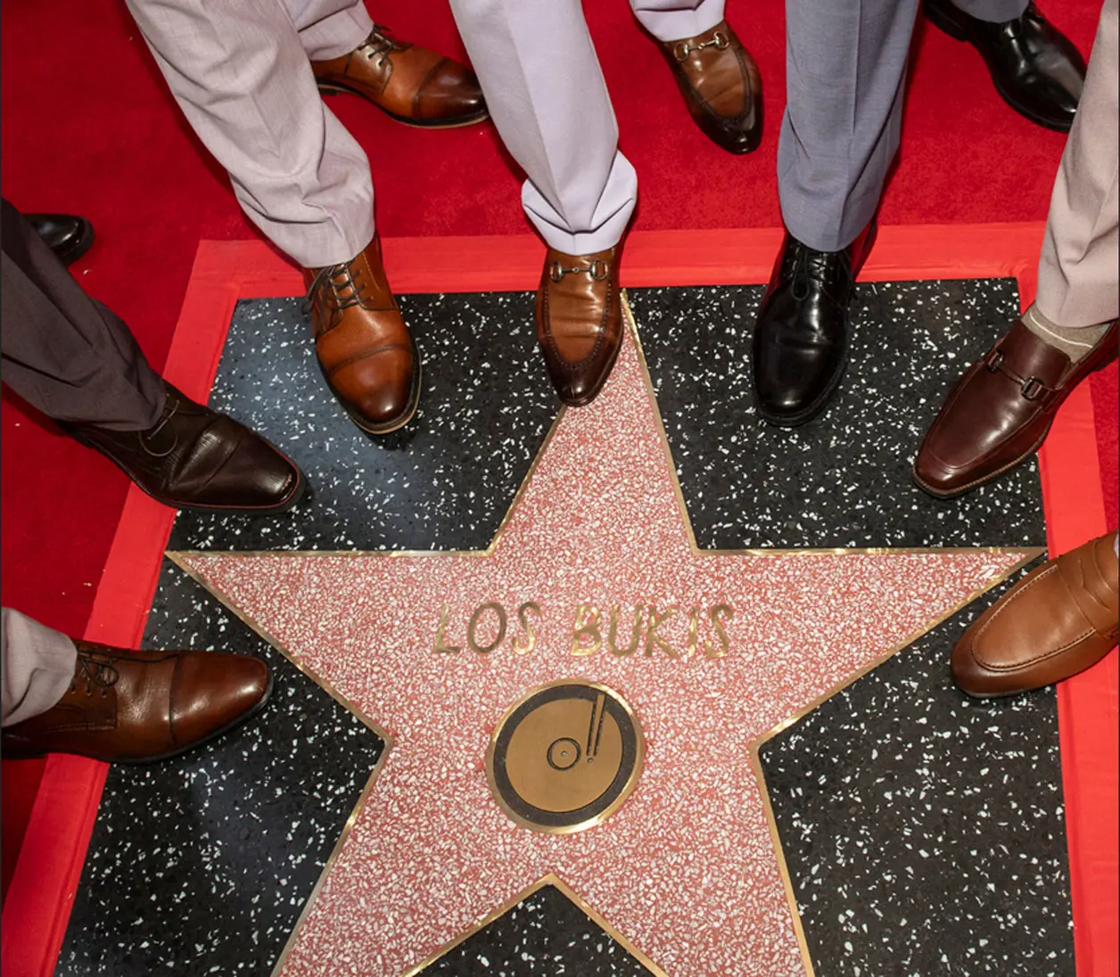 Dedican su estrella a inmigrantes