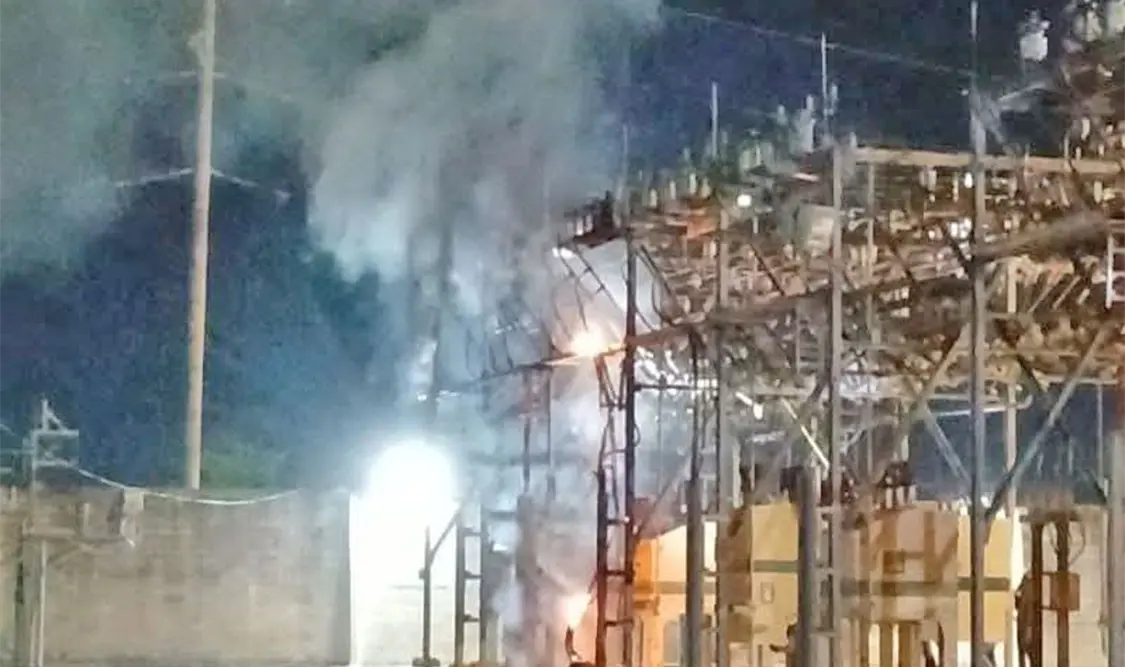 Varios transformadores que se ubican en esta subestación sufrieron severos daños. Cortesía