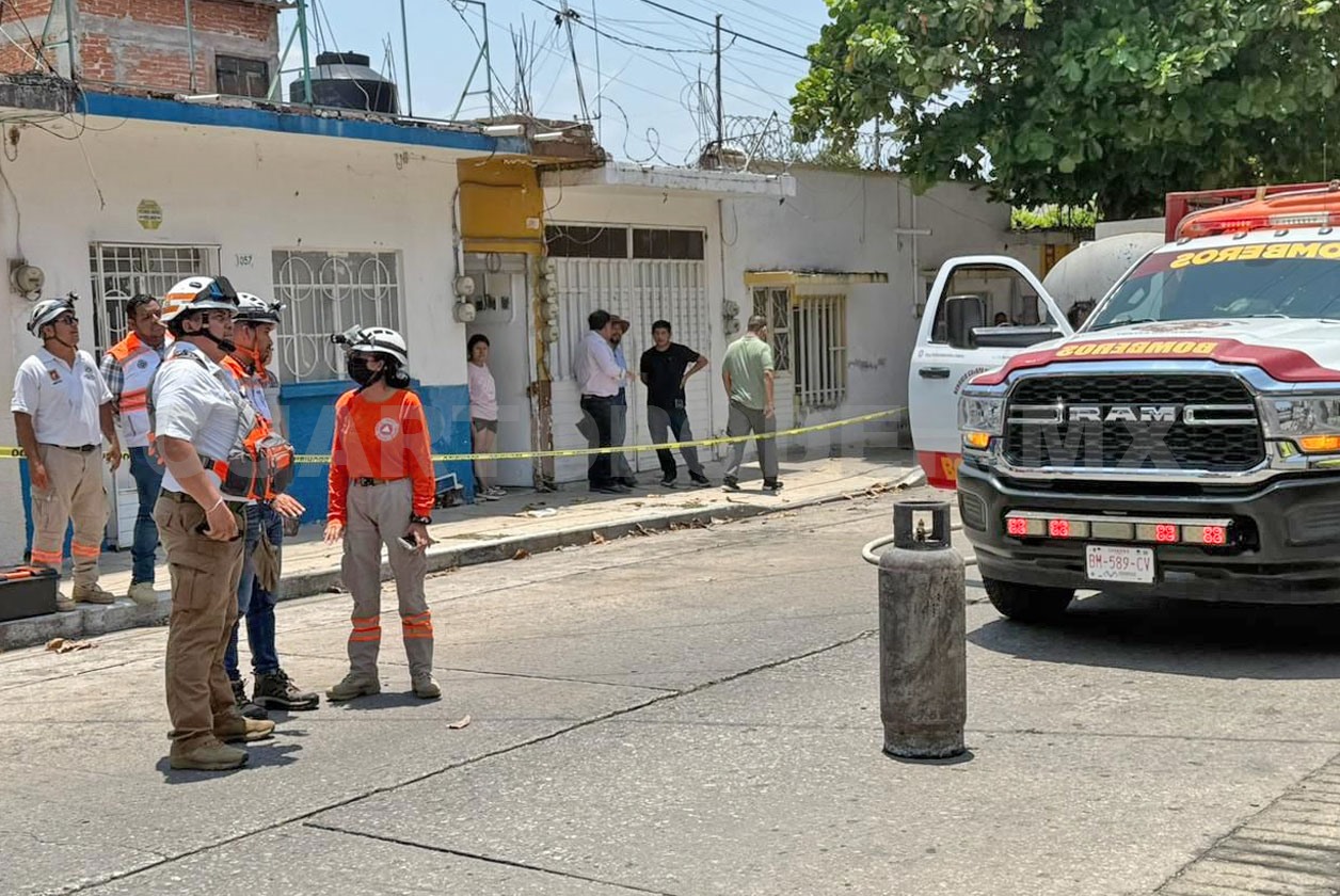 Arde bodega de parafina en el barrio San Roque