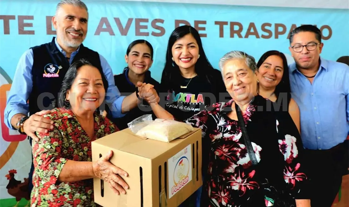 Se beneficiaron con 395 paquetes de aves de traspatio a mujeres madres de familia y adultas mayores de más de 18 colonias. Cortesía