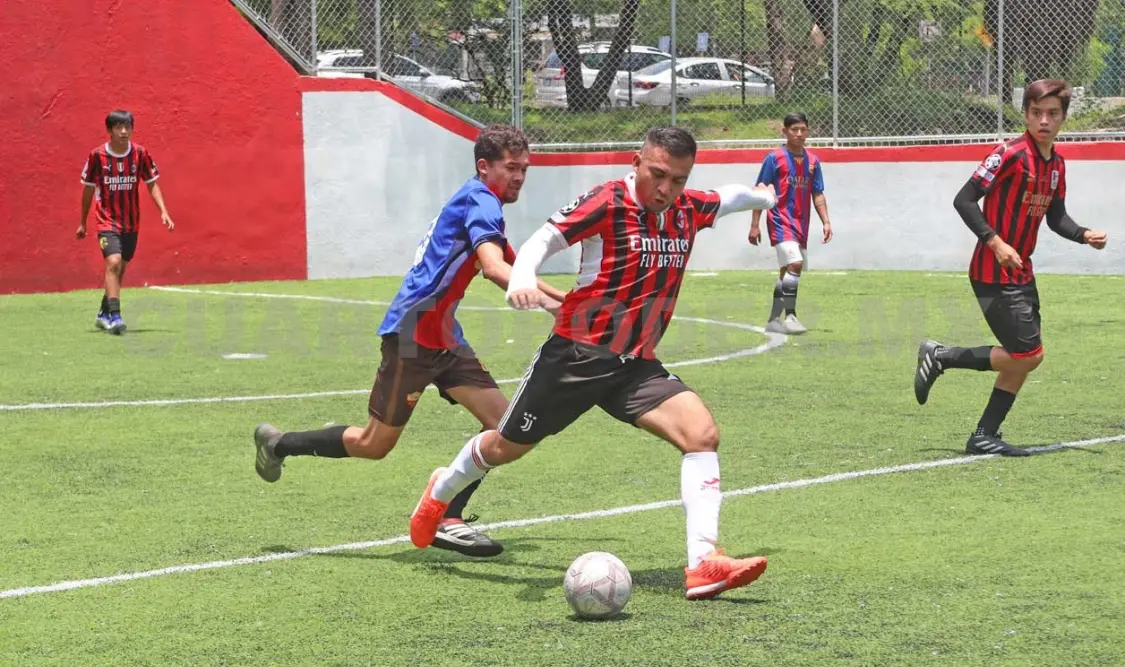 Listos para dejar todo en la cancha de Futbol Rápido del parque del Oriente, con el objetivo de pasar a semifinales. Carlos López/CP