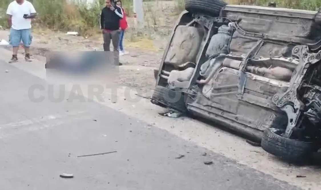 El sedán se accidentó a la altura de la comunidad El Aguaje, por el exceso de velocidad. Manuel Martínez / CP