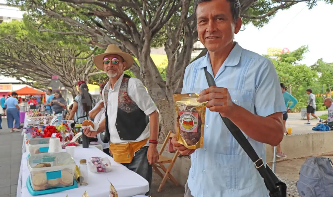 Se vendieron productos artesanales durante la actividad. Diego Pérez / CP