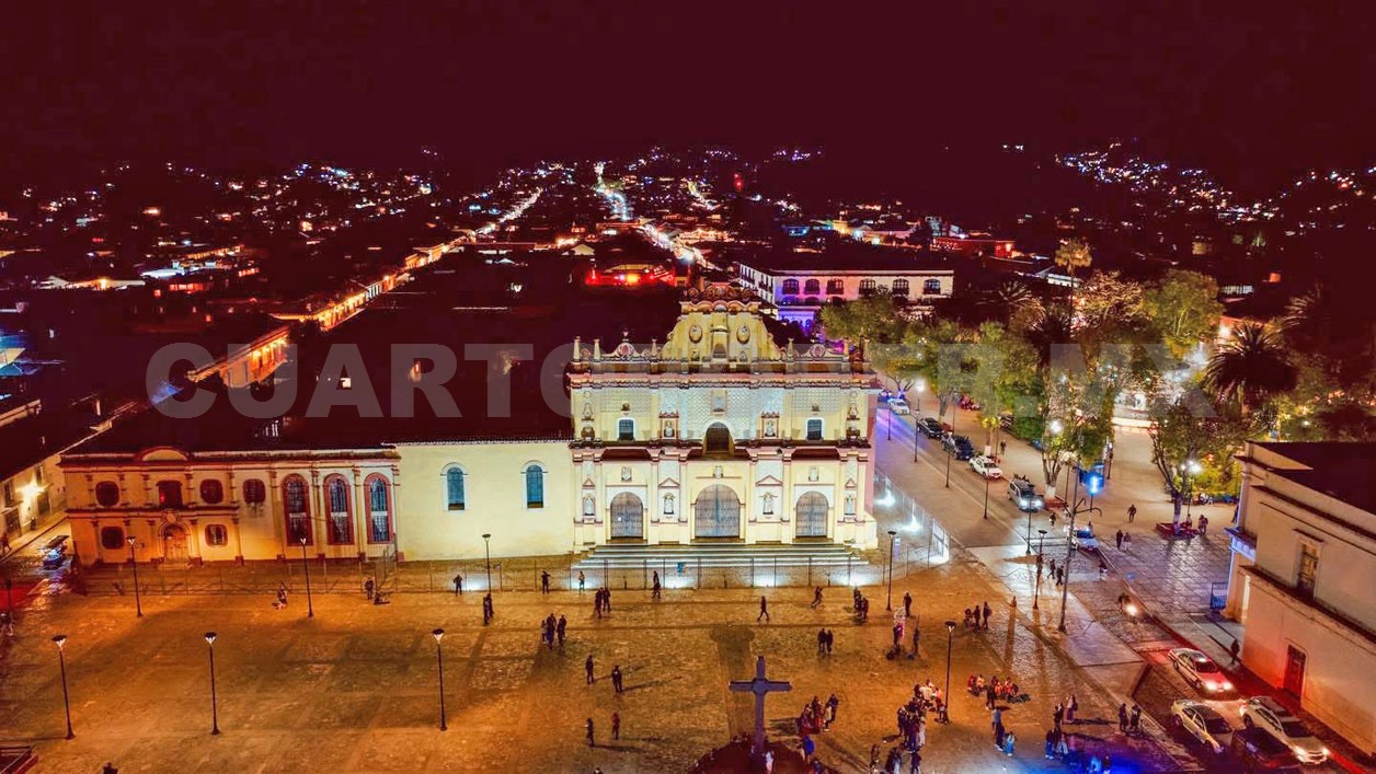 Iluminan monumentos históricos en SCLC
