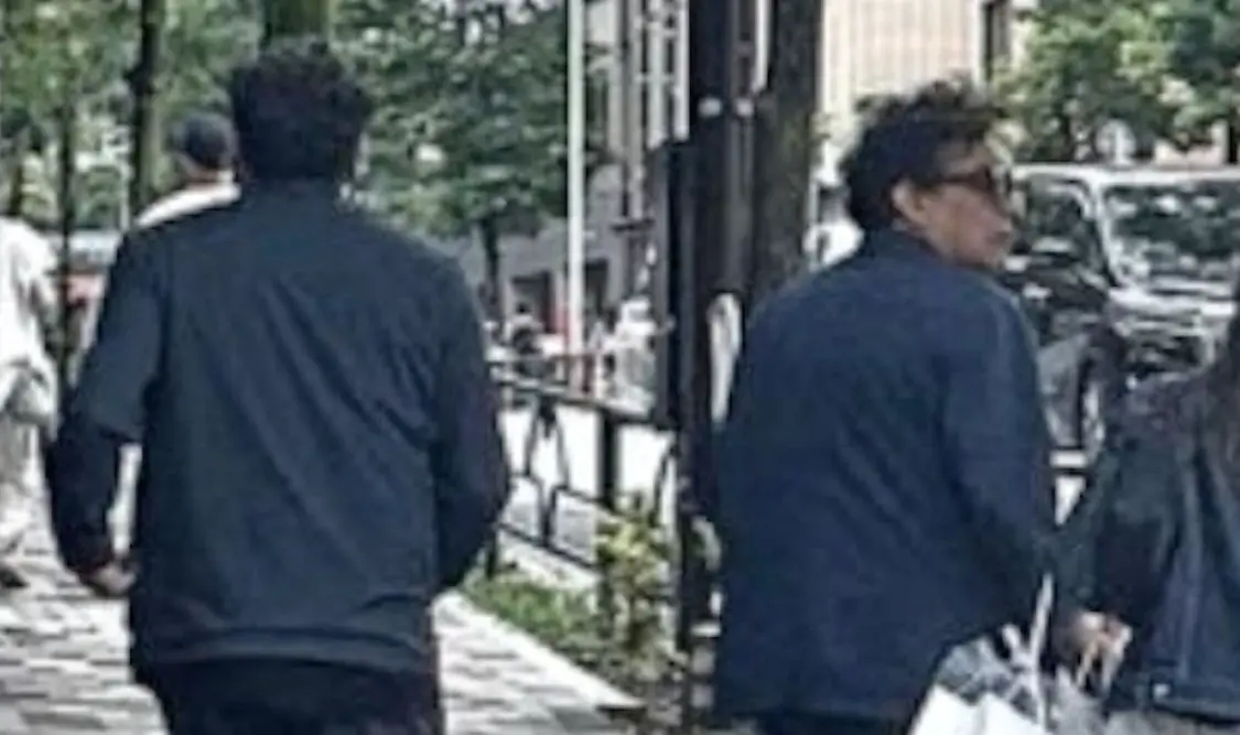 Andrés Manuel López Beltrán fue captado nuevamente caminando en calles de Tokio. Cortesía