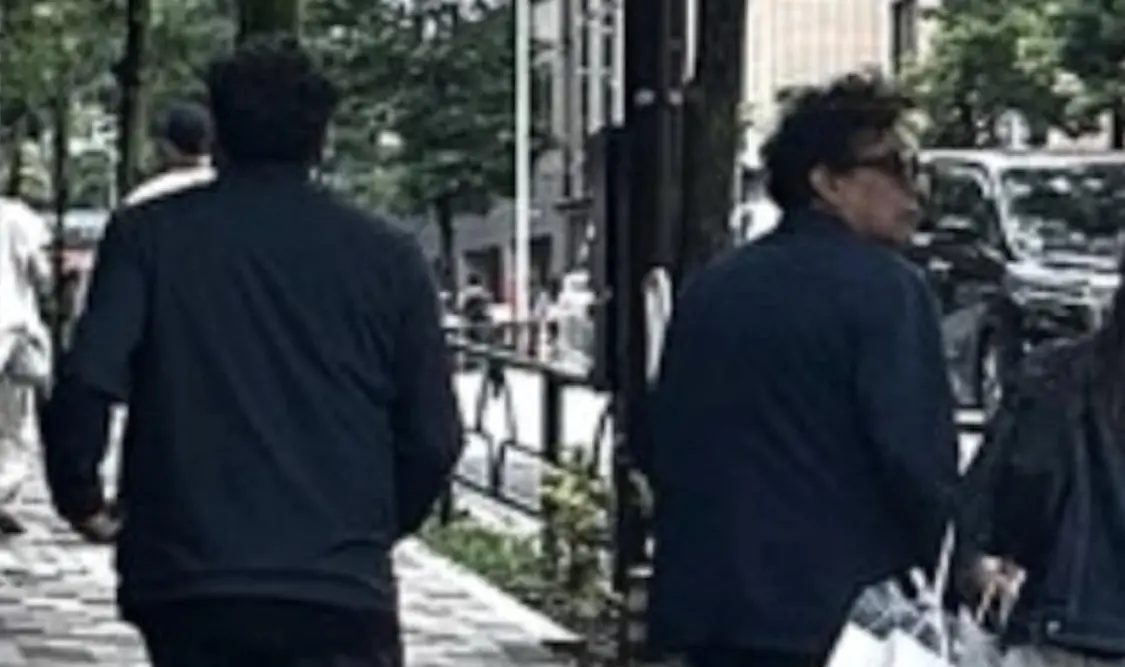 Andrés Manuel López Beltrán fue captado nuevamente caminando en calles de Tokio. Cortesía