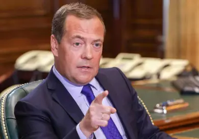 Dmitri Medvédev reacciona a advertencia