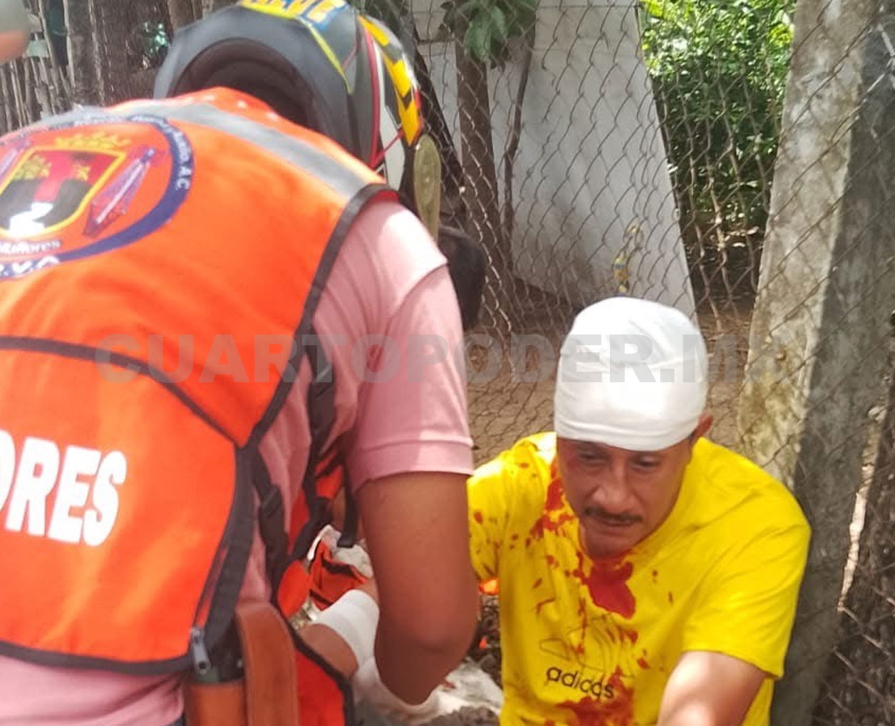 Chofer de mototaxi queda ensangrentado tras impacto