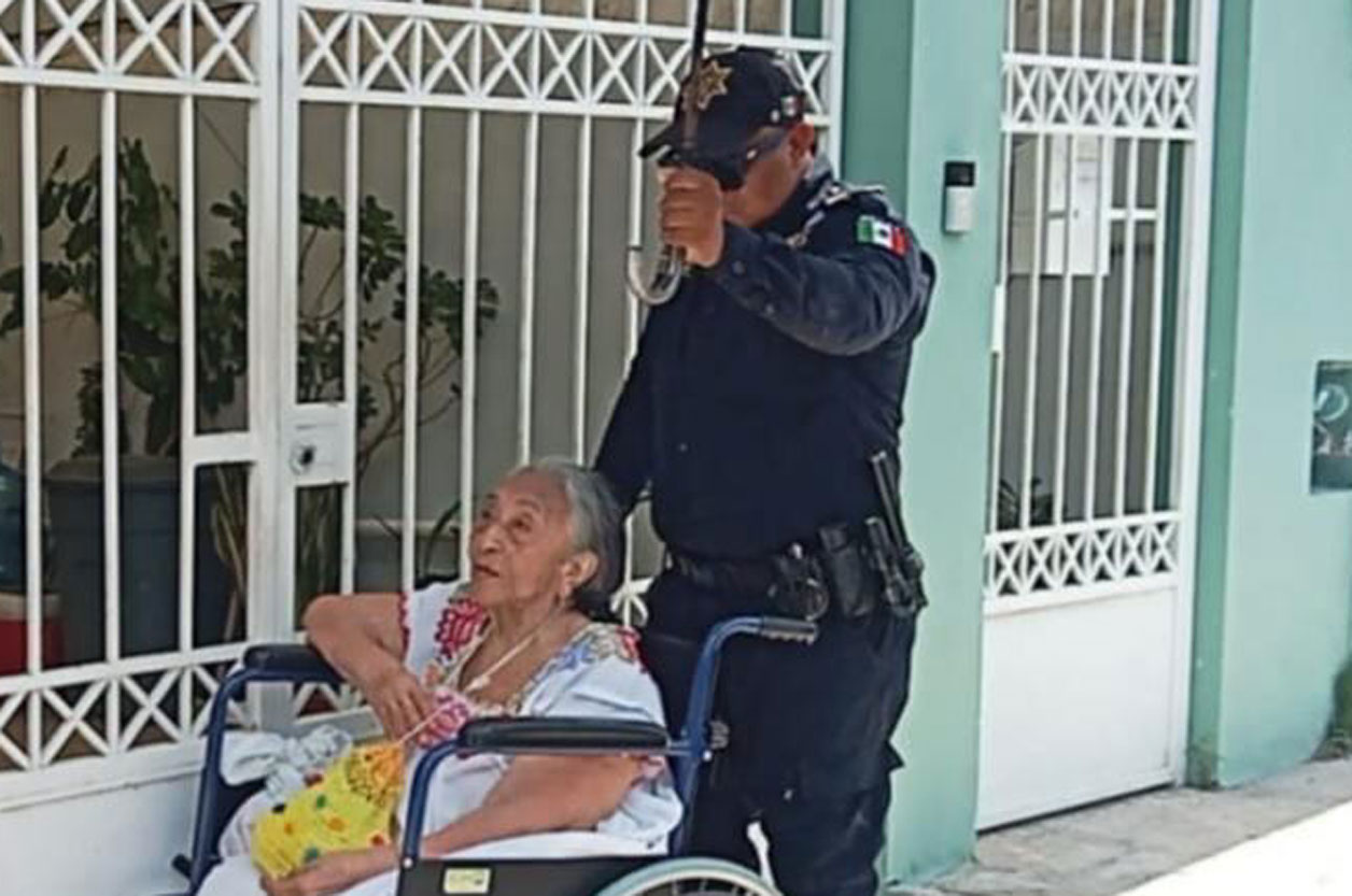 Mujer abandona a su madre de 96 en calles en Yucatán