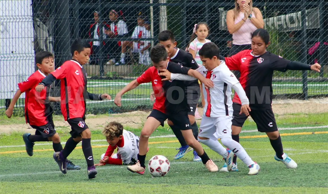 La categoría 2012 de Atlas Tuxtla logró una destacada actuación al finalizar invicta en el torneo. Cortesía
