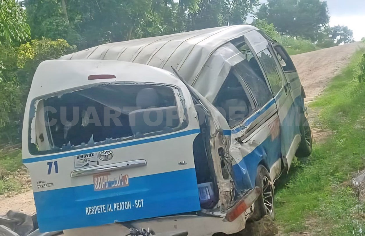 Colectivero vuelca en la vía Fronteriza del Sur