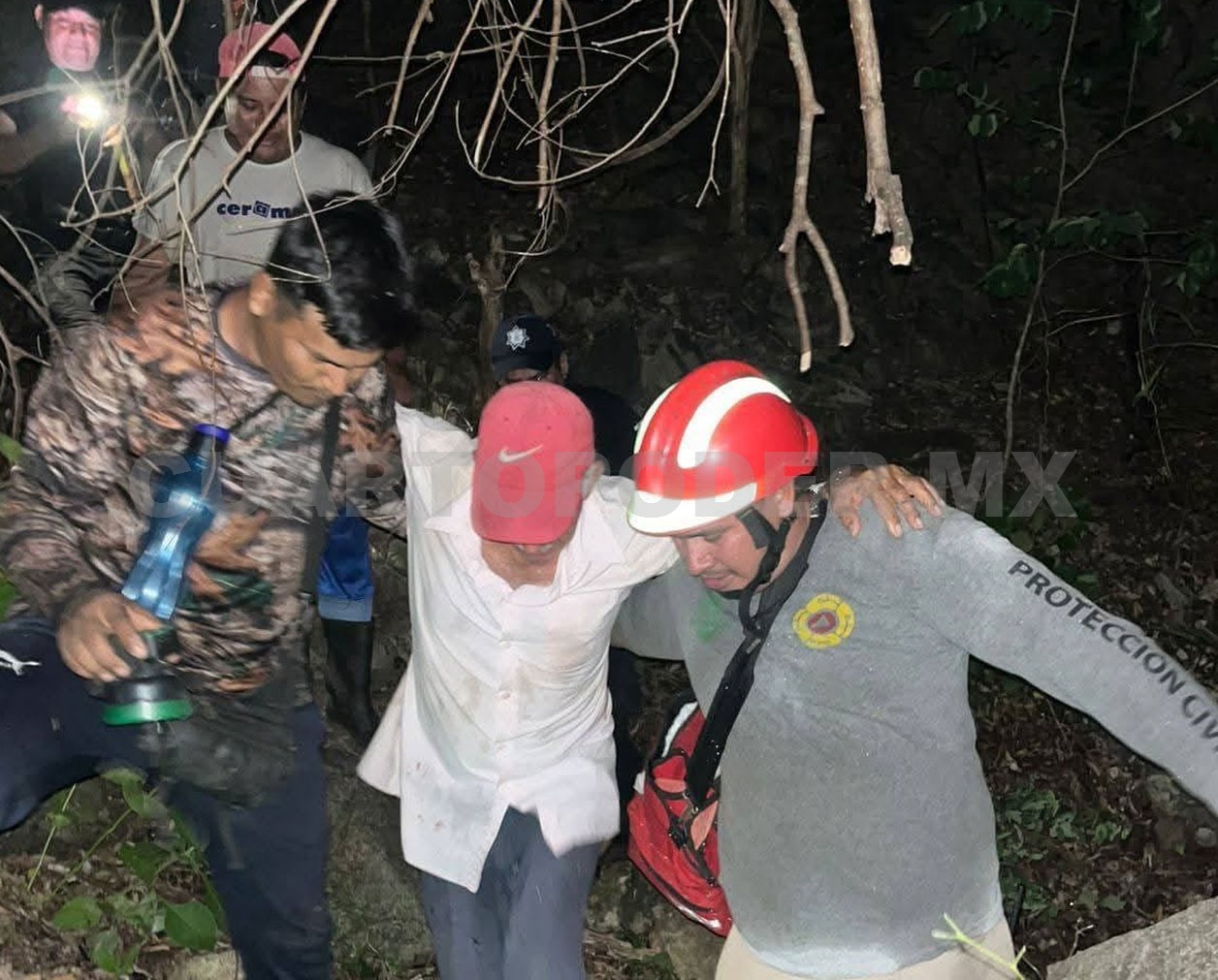 Rescatan a adulto mayor; se extravió rumbo a su parcela