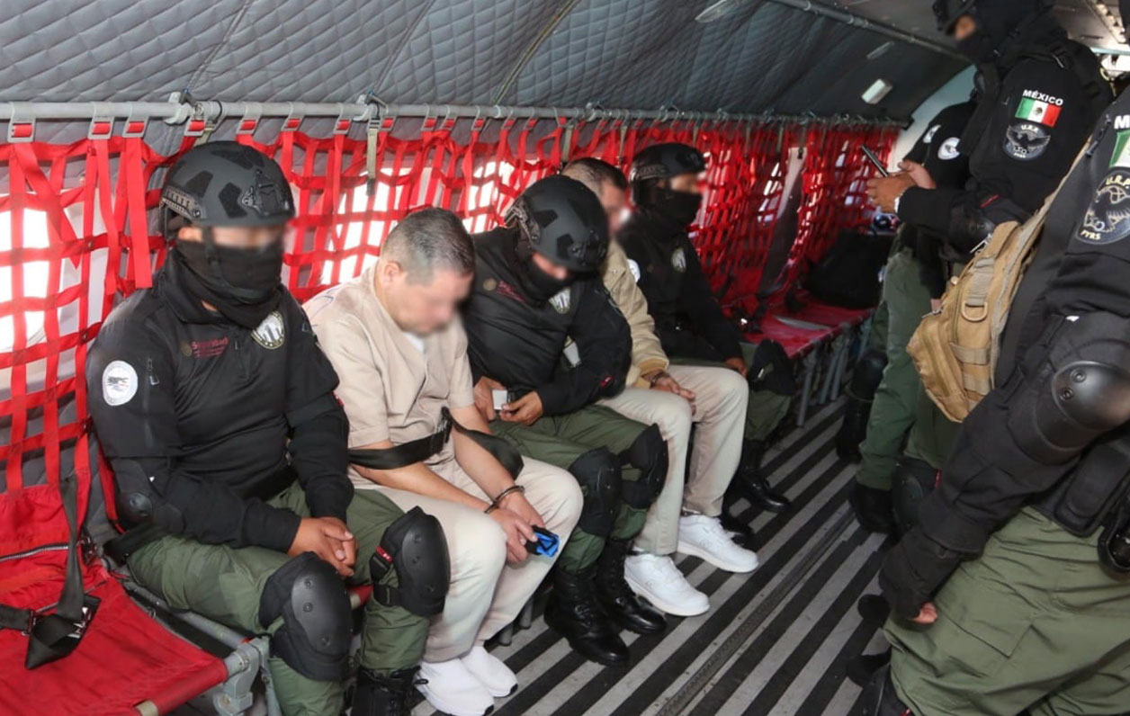 Trasladan a 60 reclusos a distintos penales federales