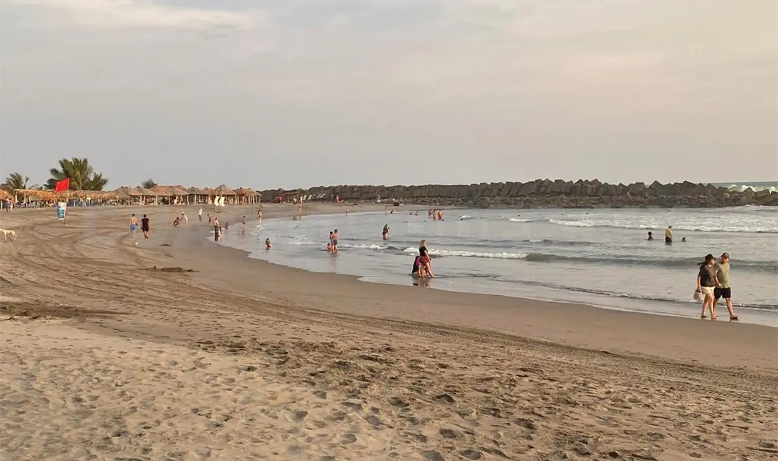 Oleaje fuerte no representan riesgos para la población que vive en la zona. Víctor Sánchez / CP