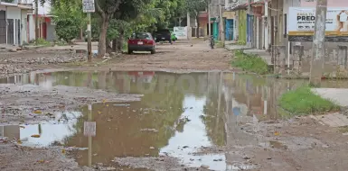 Piden reparar calles en la colonia Santa Cruz