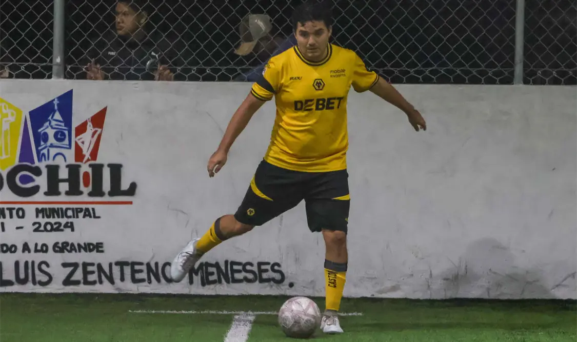 La Unidad Deportiva de Bochil lució sus gradas llenas para los cuartos de final del torneo. Alan Pola/CP