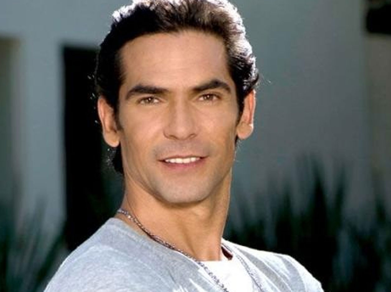 Armando Araiza pide trabajo en redes