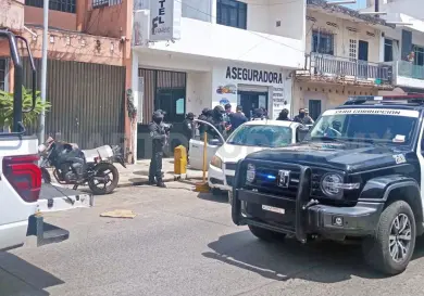 Asaltan a cuentahabiente, aunque detienen a dos
