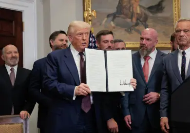Trump sube aranceles a más de 60 países