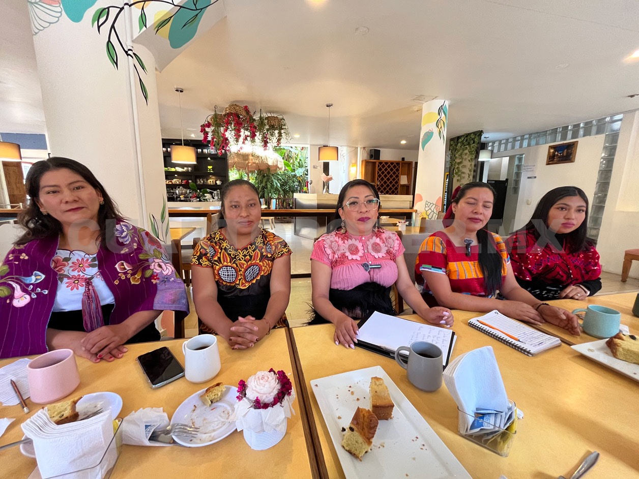 Realizan simposio mujeres indígenas