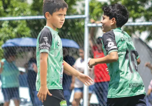 Leo y Mario, hermanos en el Futbol