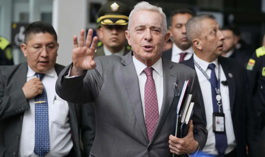 Álvaro Uribe pagará doce años de prisión domiciliaria