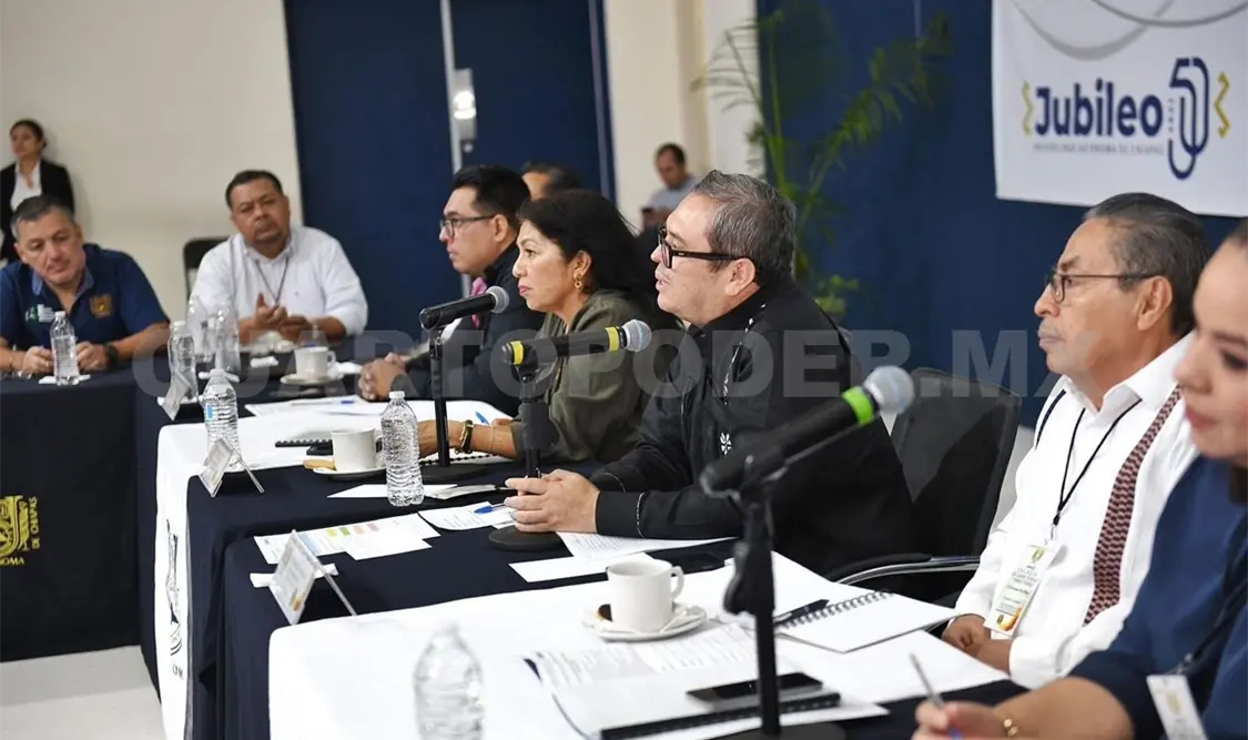 Oswaldo Chacón pidió seguir construyendo una mejor universidad para servir a Chiapas. Cortesía