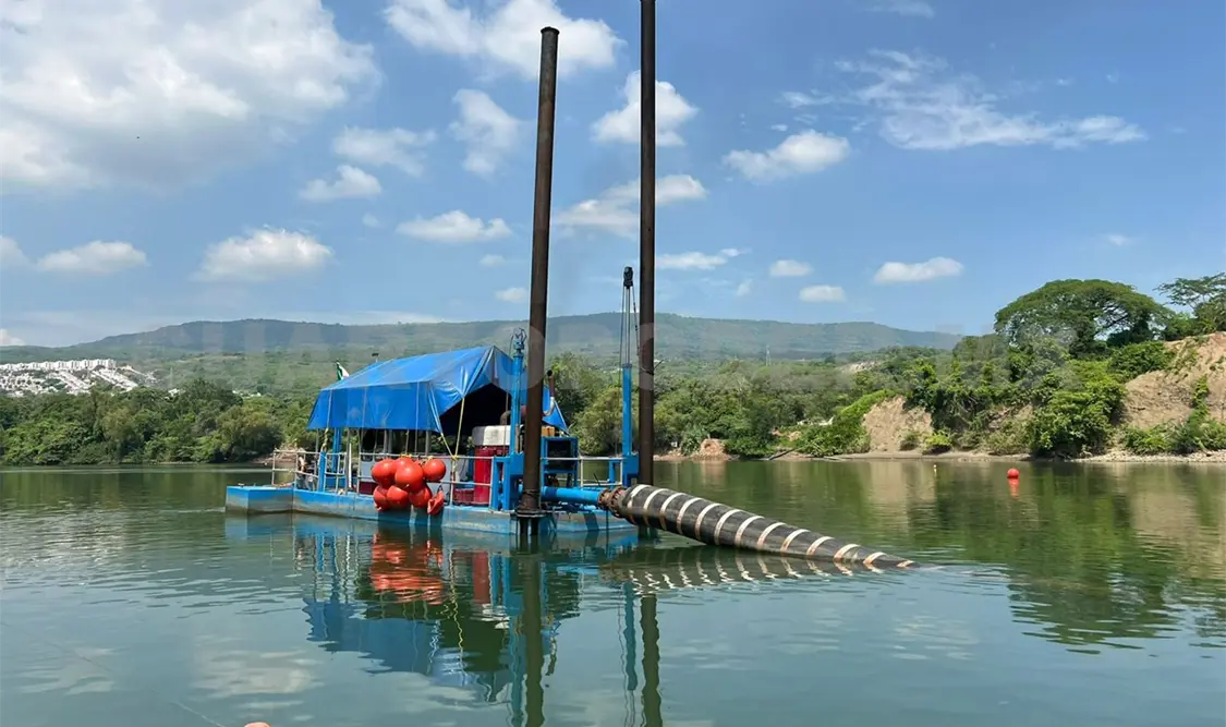Aspecto de la maquinaria utilizada en el río Grijalva. CP
