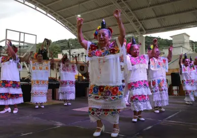 Presentan folclor de Quintana Roo