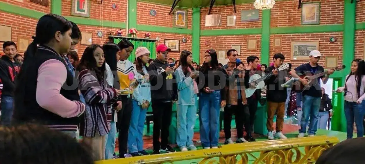 Padres, madres e hijos participaron en este encuentro. CP
