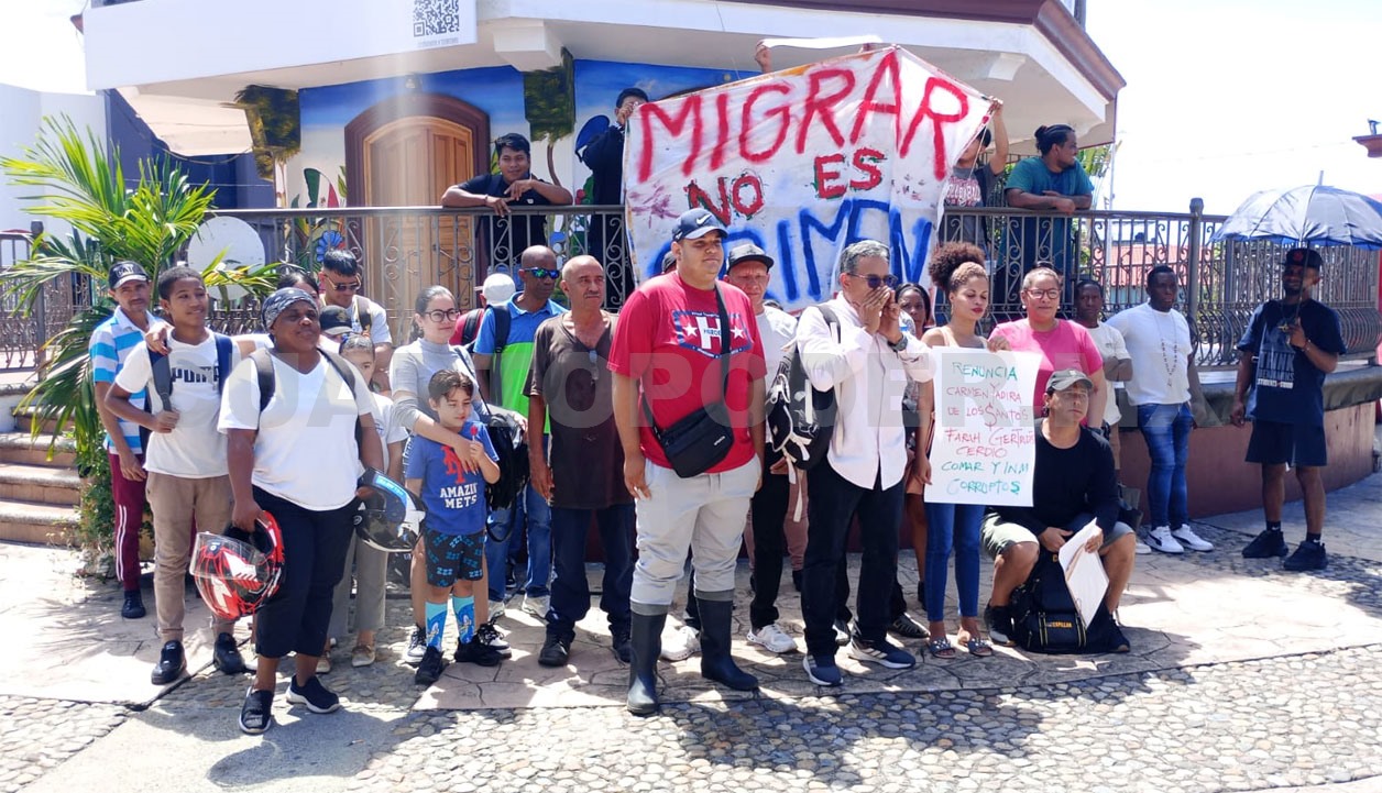 Migrantes se organizan para irse en caravana