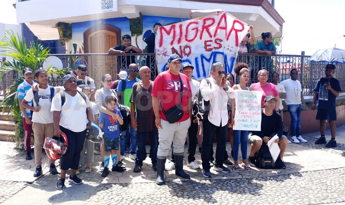 Migrantes se organizan para irse en caravana