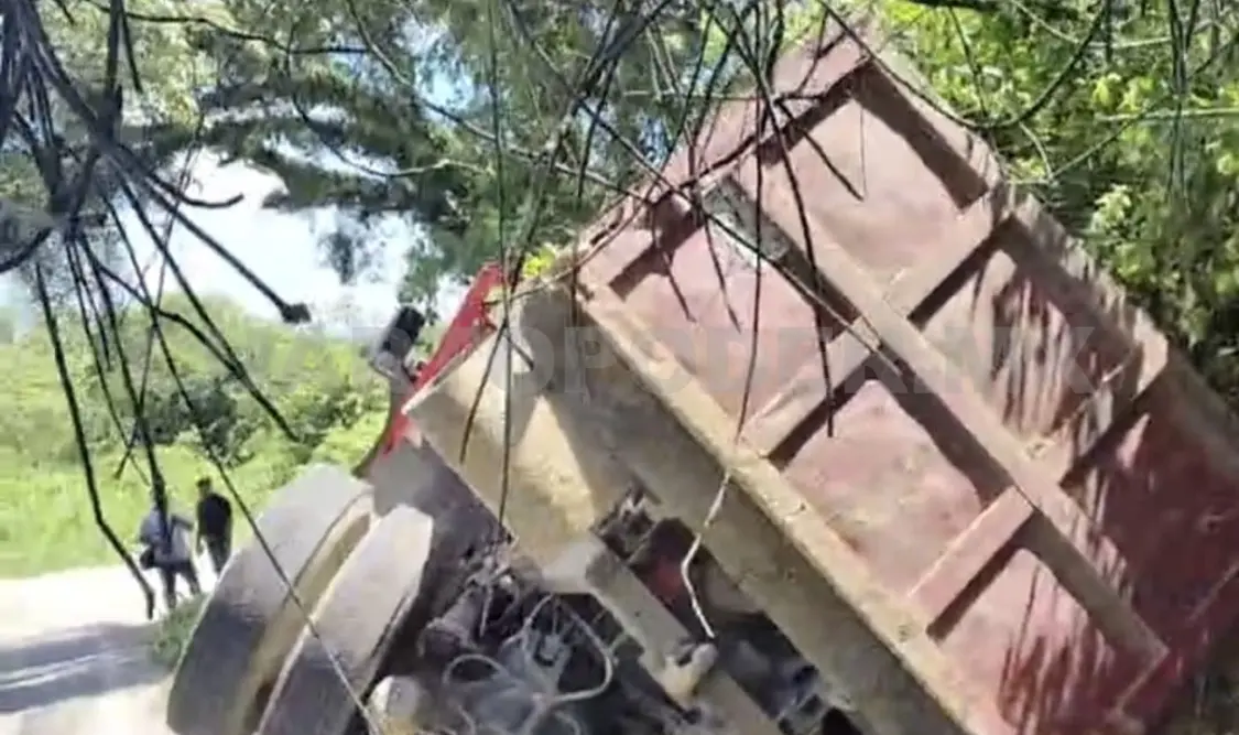 El volteo descendía peligrosamente en las famosas curvas. Genaro Sánchez / CP