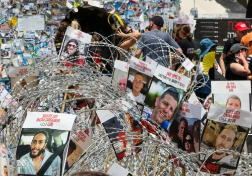 Al menos 60 mil personas se manifiestan en Tel Aviv